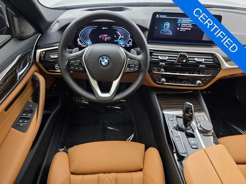 Used 2023 BMW 530e w/ Premium Package image 13