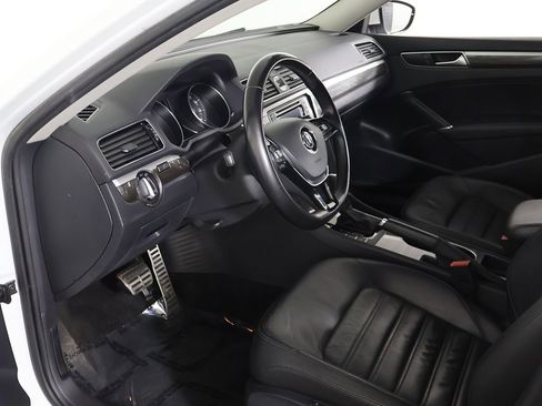 Used 2016 Volkswagen Passat 3.6 SEL Premium FWD image 25