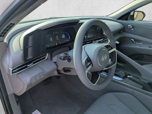 New 2026 Hyundai Elantra SE FWD image 3