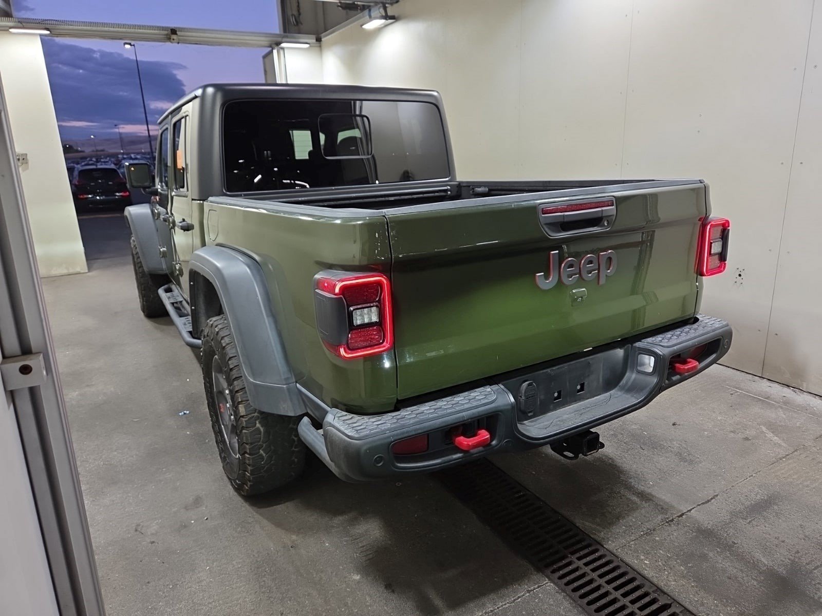 Used 2021 Jeep Gladiator Rubicon AWD/4WD image 4