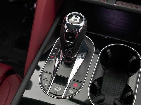 Used 2022 Bentley Bentayga image 39