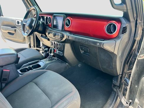 Used 2022 Jeep Wrangler Unlimited Rubicon w/ Cold Weather Group AWD/4WD image 33