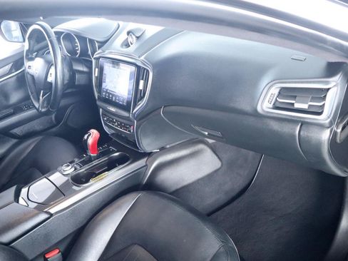 Used 2018 Maserati Ghibli RWD image 39