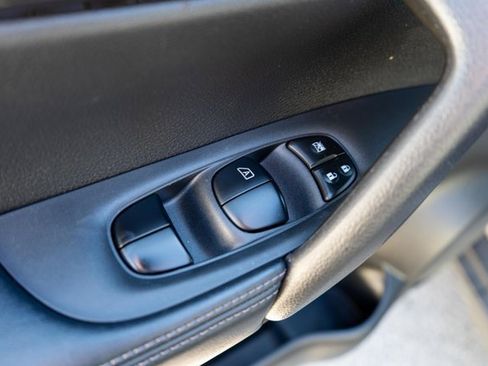 Used 2019 Nissan Rogue SV image 19