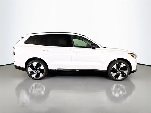 New 2025 Volvo EX90 Plus image 8