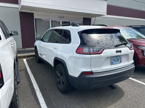Used 2019 Jeep Cherokee Latitude Plus FWD image 4