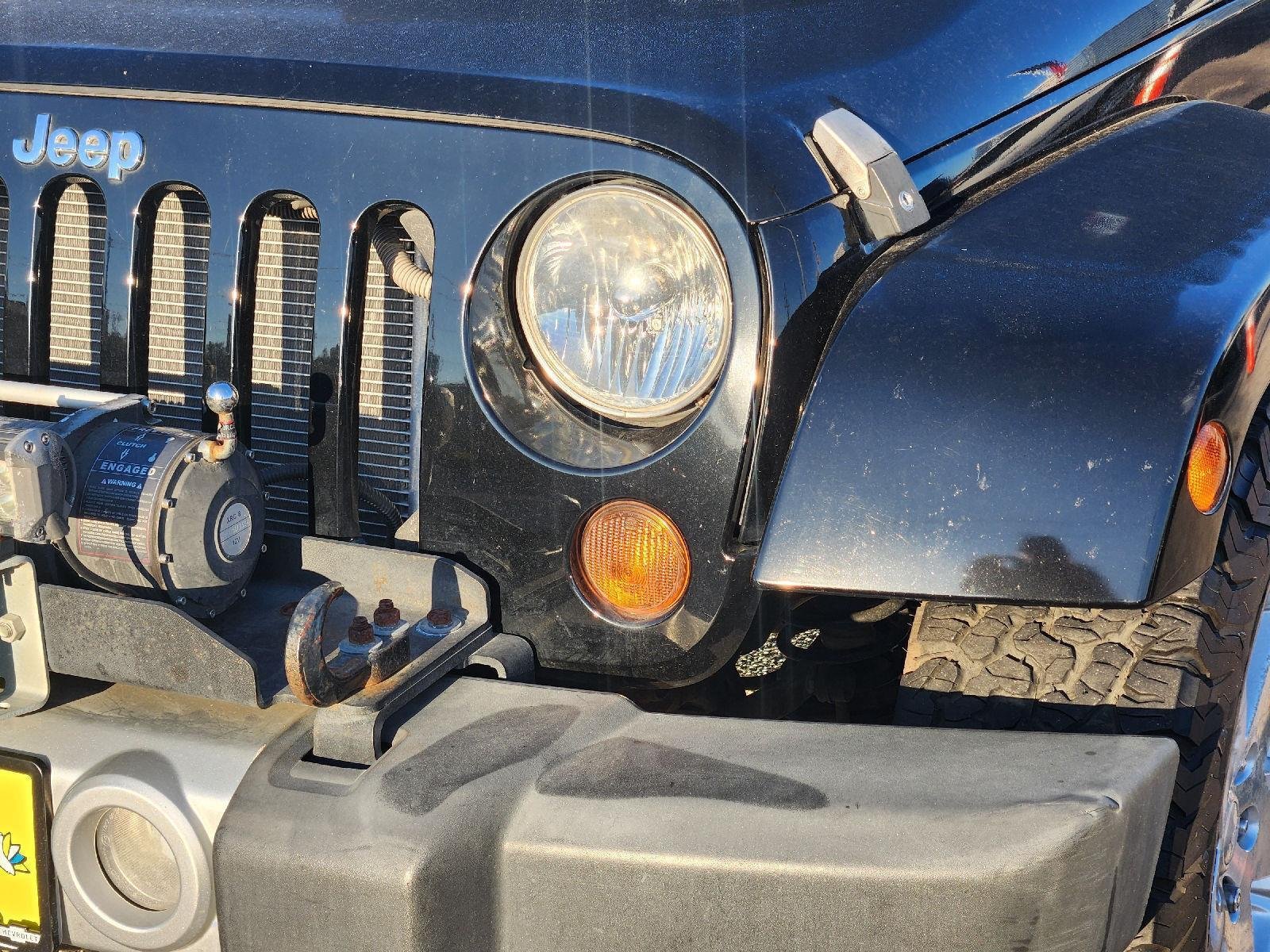 Used 2009 Jeep Wrangler Unlimited Sahara w/ Dual Top Group AWD/4WD image 8