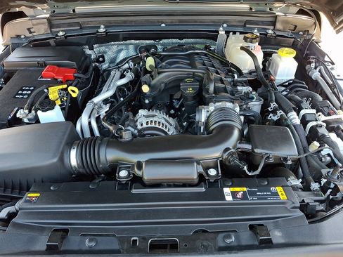 Certified 2024 Jeep Gladiator Mojave AWD/4WD image 28