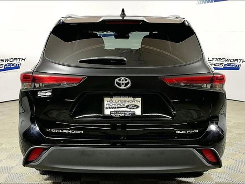 Used 2021 Toyota Highlander XLE image 4