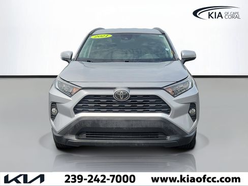 Used 2021 Toyota RAV4 XLE FWD image 2