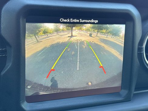 Used 2018 Jeep Wrangler Unlimited Sahara image 24