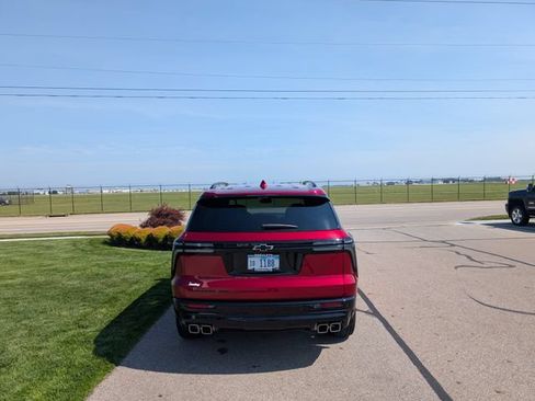 Used 2026 Chevrolet Traverse RS w/ LPO, Floor Liner Package AWD/4WD image 9
