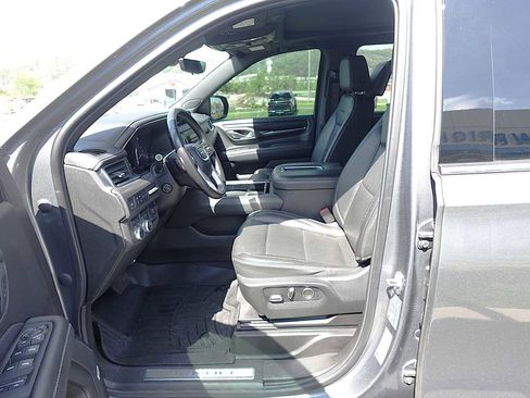 Used 2021 GMC Yukon XL Denali w/ Denali Premium Package AWD/4WD image 12