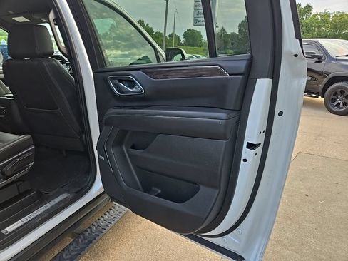 Used 2023 Chevrolet Suburban Z71 w/ Luxury Package AWD/4WD image 82