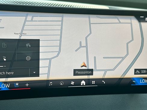 Certified 2025 BMW iX xDrive50 w/ Premium Package AWD/4WD image 25