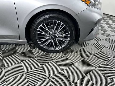 Used 2023 Kia Forte GT-Line w/ GT-Line Technology Package FWD image 4