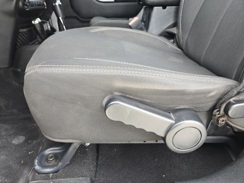 Used 2018 Jeep Wrangler Unlimited Sahara image 22