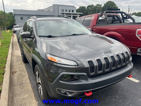 Used 2016 Jeep Cherokee Trailhawk w/ Comfort/Convenience Group AWD/4WD image 4