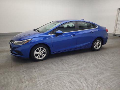 Used 2017 Chevrolet Cruze LT w/ Convenience Package image 2