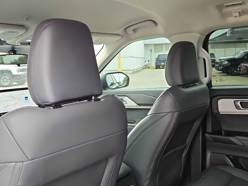Used 2025 Ford Explorer Active w/ Active Comfort Package image 23