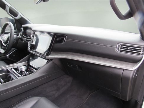 Used 2024 Jeep Wagoneer Series III image 35