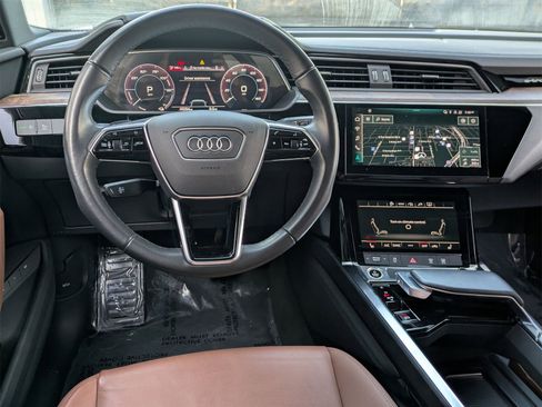 Used 2022 Audi e-tron Premium w/ Interior Protection Package image 8