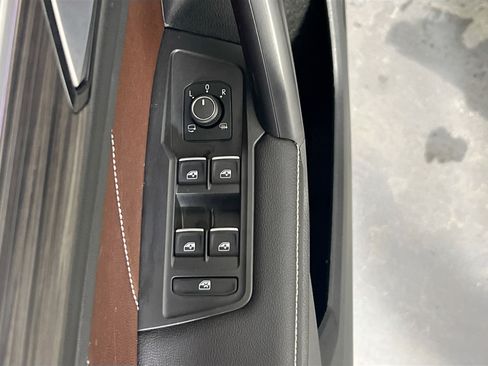 Used 2023 Volkswagen Tiguan SEL R-Line image 18