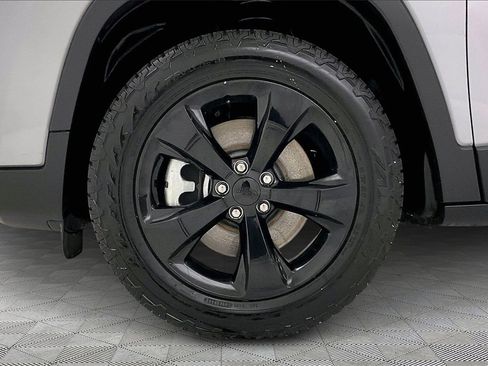 Used 2021 Jeep Cherokee Latitude Plus image 23