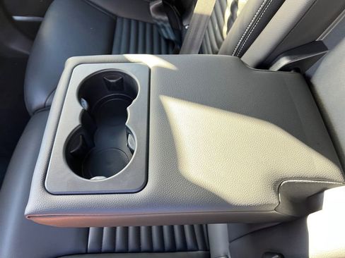 New 2025 Land Rover Discovery Dynamic SE image 23