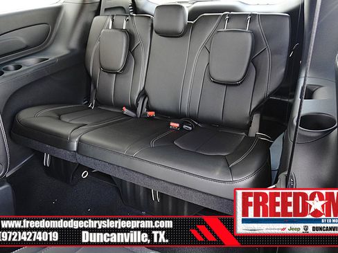 New 2027 Chrysler Pacifica Select FWD image 15