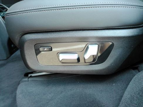 Used 2023 BMW X7 xDrive40i w/ M Sport Package AWD/4WD image 24