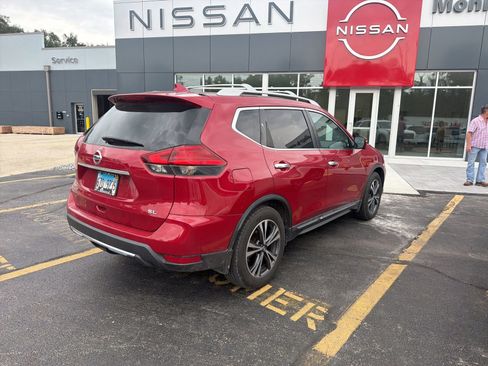Used 2017 Nissan Rogue SL w/ SL Premium Package FWD image 2