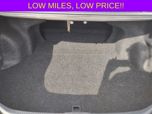 Used 2017 Toyota Camry LE FWD image 18