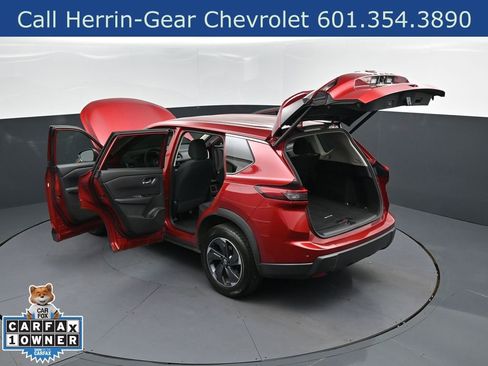 Used 2024 Nissan Rogue SV FWD image 2