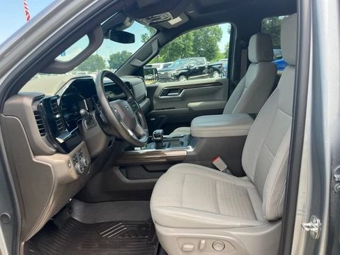 Used 2024 Chevrolet Silverado 1500 RST AWD/4WD image 18