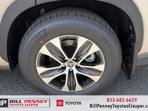 New 2026 Toyota Highlander XLE image 9