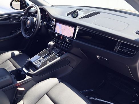 Certified 2026 Porsche Macan AWD/4WD image 24