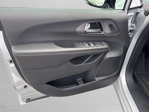 New 2026 Chrysler Pacifica Select image 21