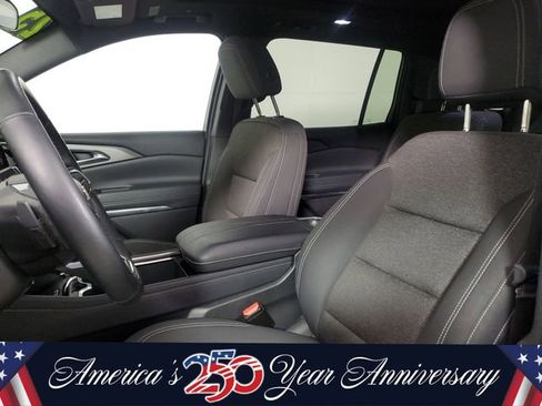 Used 2025 Chevrolet Traverse LT w/ Sun and Wheel Package FWD image 23