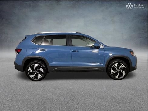 Used 2025 Volkswagen Taos SE w/ Panoramic Sunroof Package AWD/4WD image 13