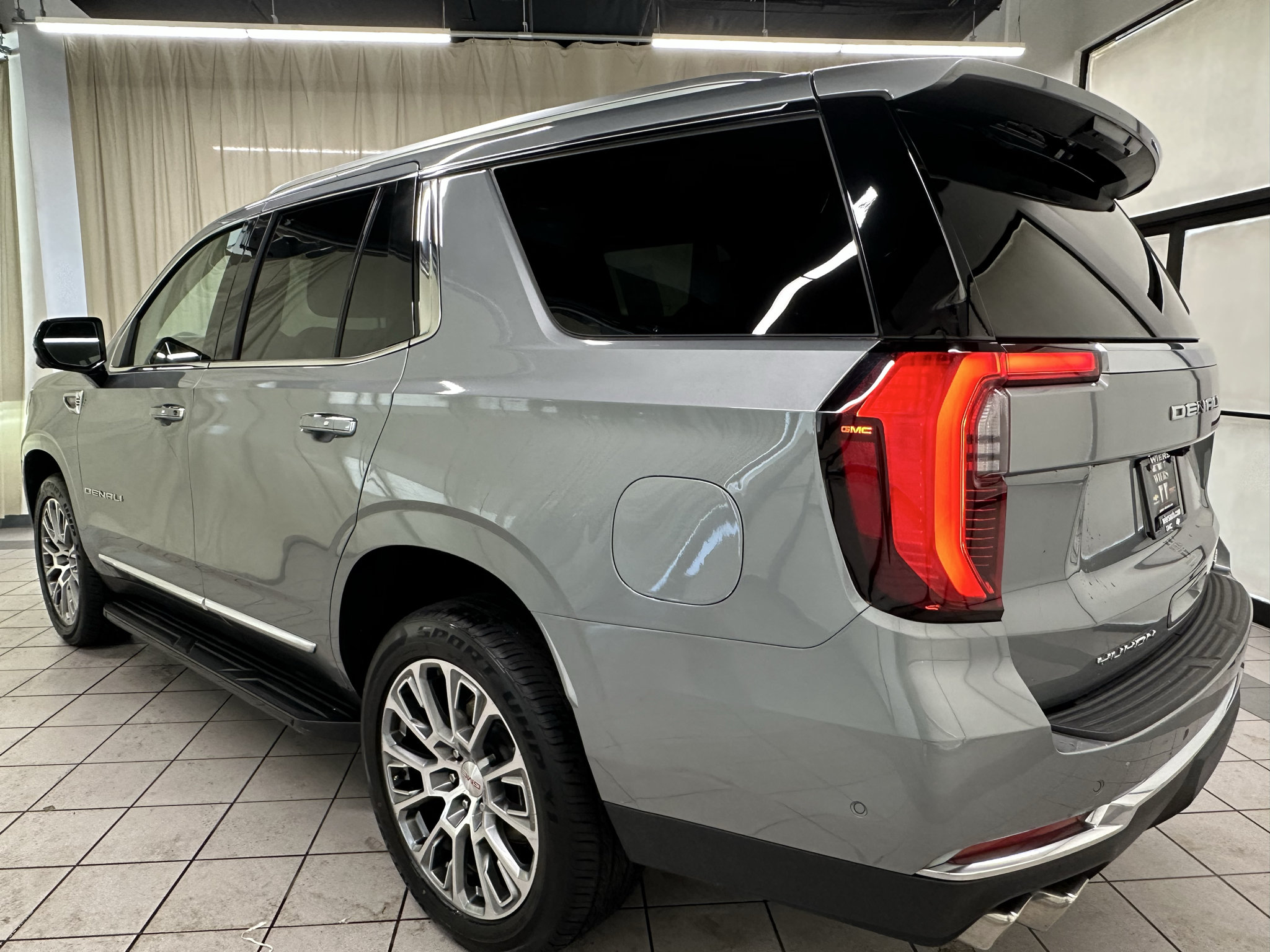 Used 2025 GMC Yukon Denali AWD/4WD image 11