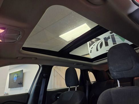 Used 2016 Jeep Cherokee Latitude w/ Comfort/Convenience Group image 38