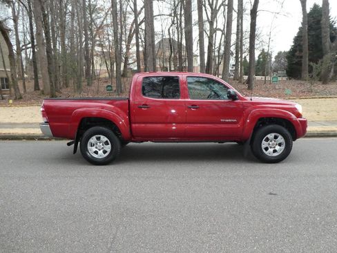 Used 2011 Toyota Tacoma PreRunner w/ SR5 Pkg #2 image 25
