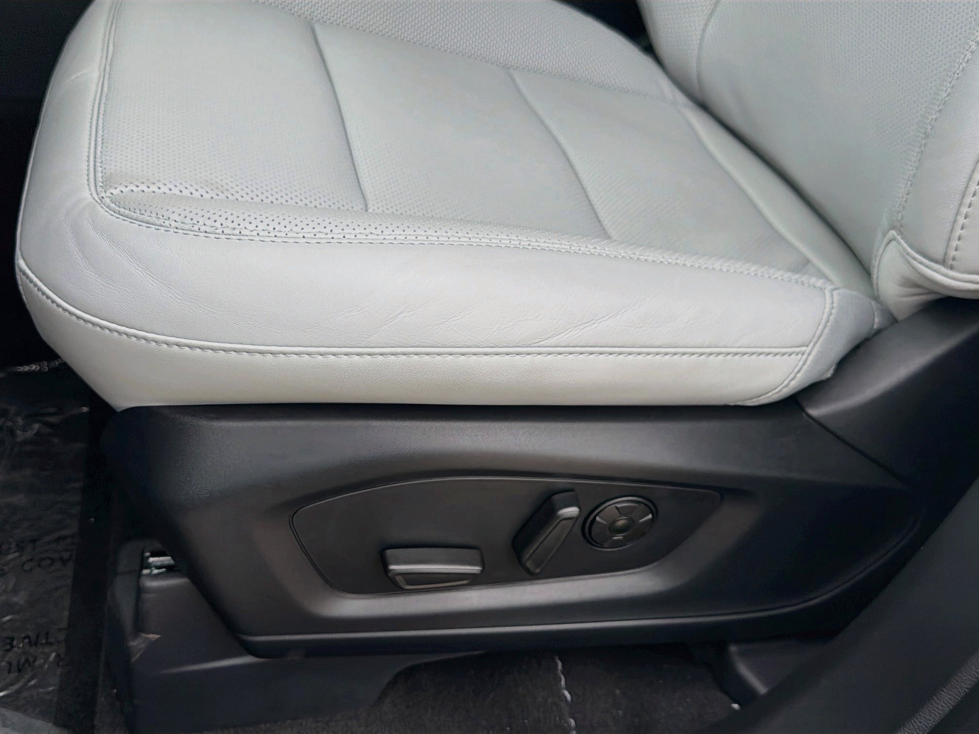 New 2026 Ford Explorer Platinum w/ LUX Leather Package AWD/4WD image 18