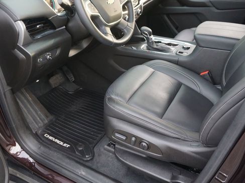 Used 2023 Chevrolet Traverse LT FWD image 25