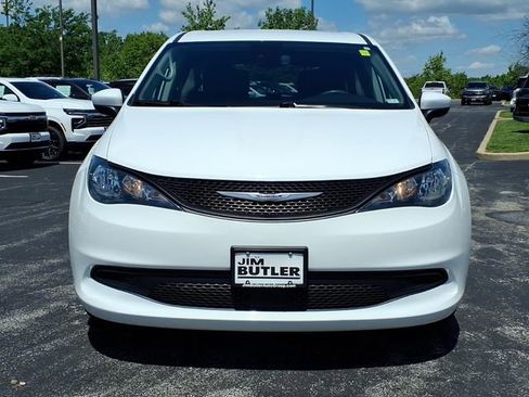 Used 2023 Chrysler Voyager LX FWD image 29