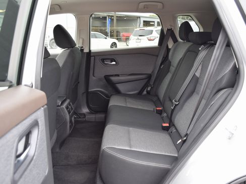 Used 2023 Nissan Rogue SV image 20