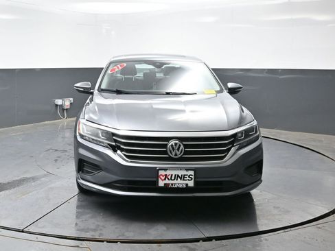 Used 2021 Volkswagen Passat 2.0T SE FWD image 5