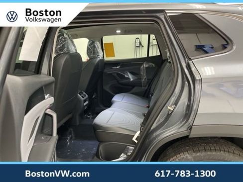 New 2026 Volkswagen Tiguan SE image 8