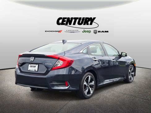 Used 2018 Honda Civic Touring image 4